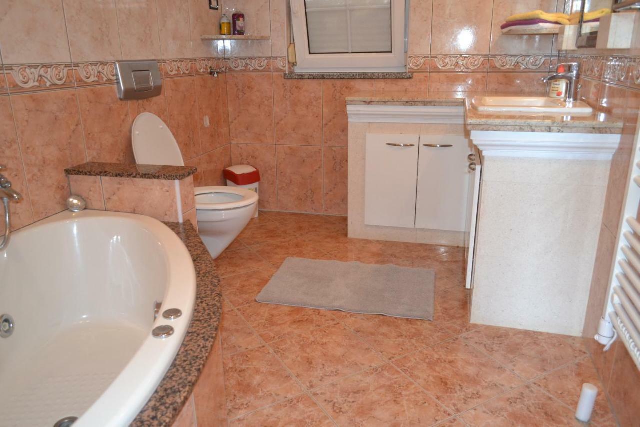 Apartman Ika אומאג מראה חיצוני תמונה